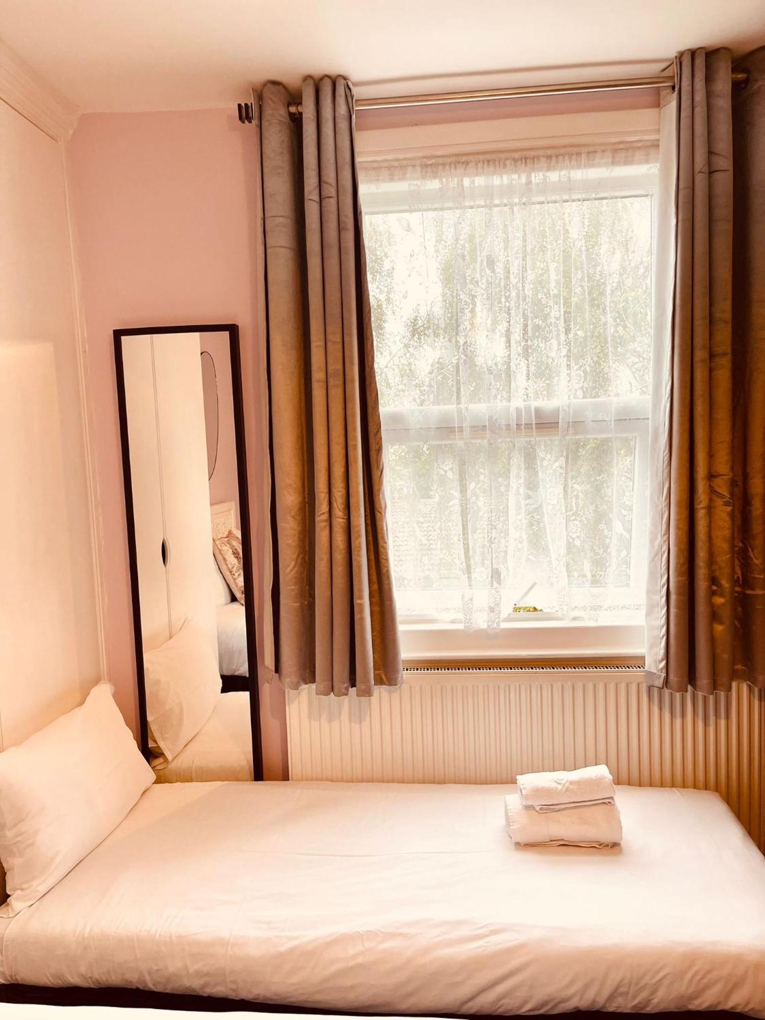 United Lodge Hotel Лондон Екстериор снимка